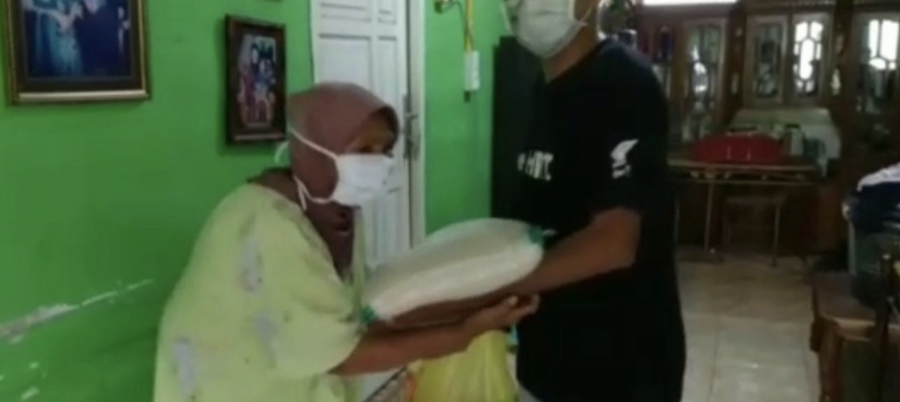 Keluarga Sopir Angkot Terima ”BLT” ala Andre Rosiade