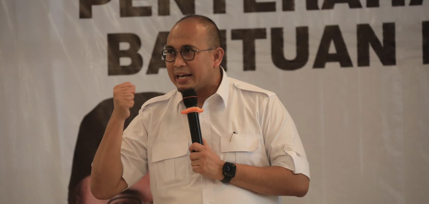 Andre Serahkan 10 Ribu Alat Tes Swab Senilai Rp1,5 M ke Unand Padang