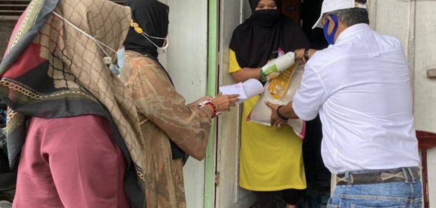 Suami Meninggal, Guru Honorer SLB Terima Bantuan Andre Rosiade