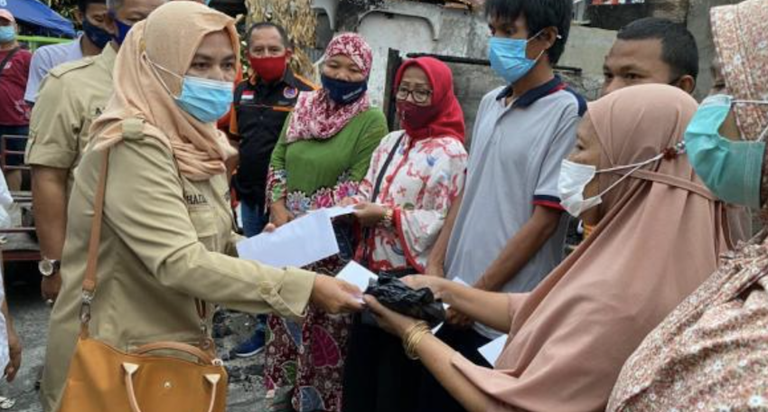 Andre Rosiade Bantu Korban Kebakaran di Rimbo Kaluang