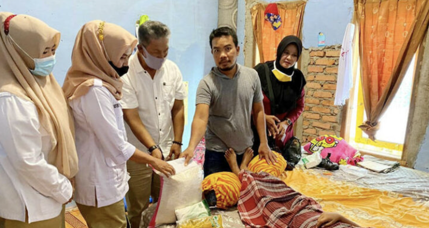 Andre Rosiade Bantu Biaya Pengobatan Penderita Kanker di Belimbing Padang