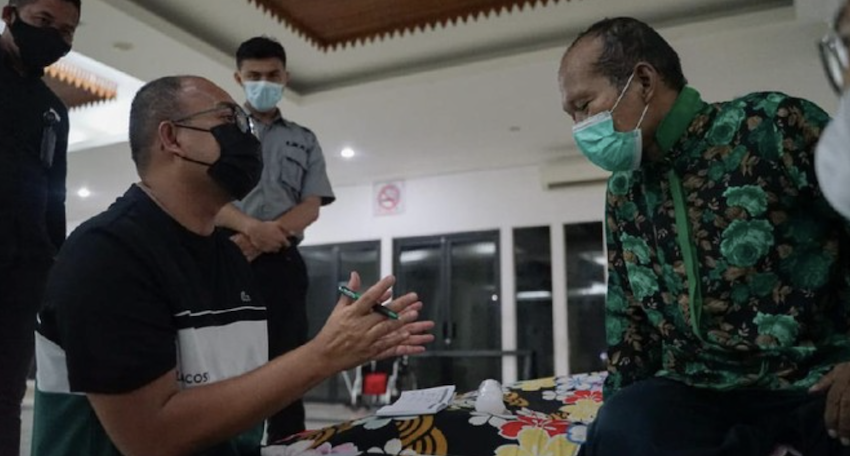 Andre Rosiade Bantu Pulangkan ke Padang Pria Viral Tidur di Trotoar