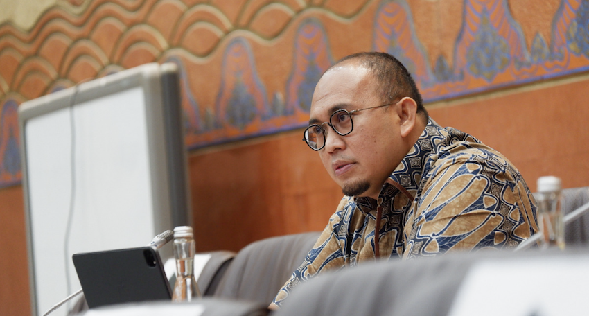 Risma Ngomel soal Bansos, Andre Rosiade Ungkap Surat Blokir Direktur Kemensos
