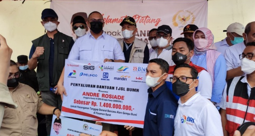 Andre Rosiade Salurkan Bantuan Rp 1,4 M untuk Korban Gempa Sumbar