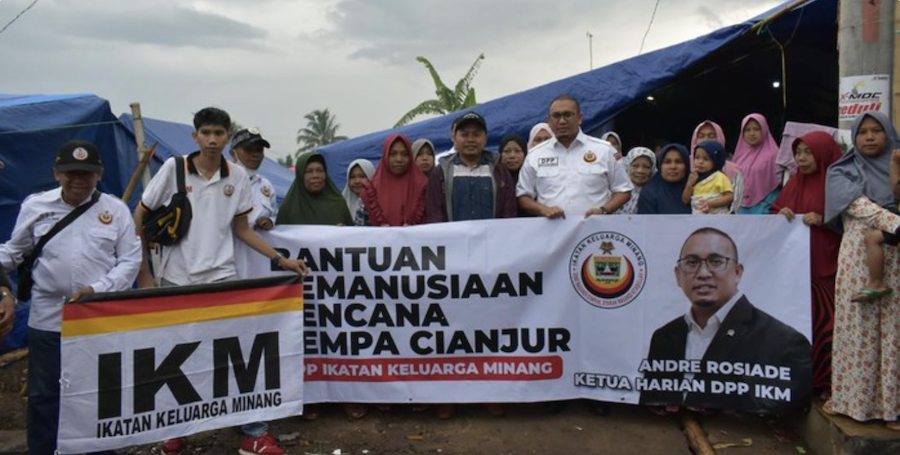 Andre Rosiade & DPP IKM Salurkan Bantuan ke Korban Gempa Cianjur