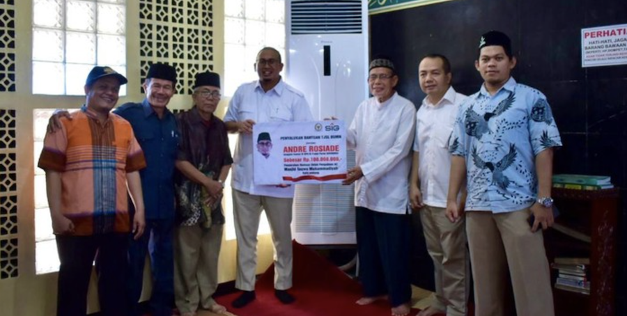 Andre Rosiade Beri Bantuan AC untuk Masjid Taqwa Muhammadiyah Padang