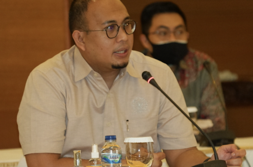 Andre Rosiade Fasilitasi Pesepakbola Muda ASIOP FC Bertemu Pratama Arhan