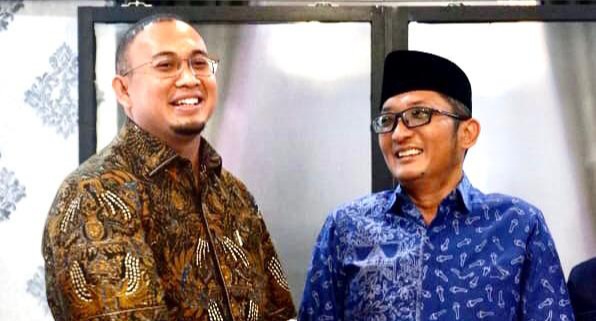 Andre Rosiade Salurkan Beasiswa PIP untuk Ratusan Siswa SD dan SMP di Kota Padang