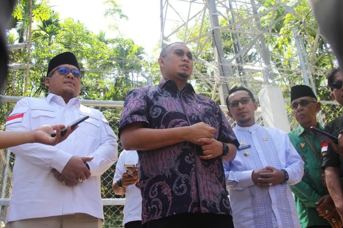 Andre Rosiade Fasilitasi Warga Tanah Datar Dapat Jaringan Internet