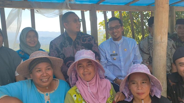 Andre Rosiade Dicurhati Emak-emak Tanah Datar: Puluhan Tahun Hidup Tanpa Listrik