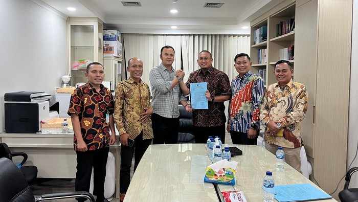 Andre Rosiade Beri Solusi soal Sinyal-Pembangunan Pasar ke Bupati Sijunjung