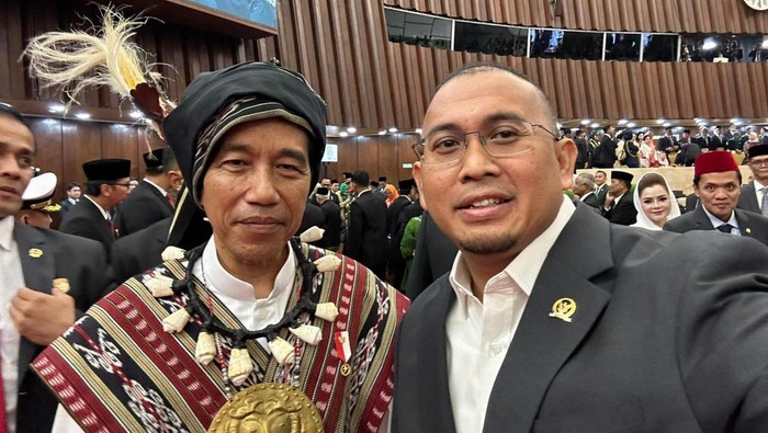 Momen Akrab Jokowi dan Andre Rosiade Usai Sidang Tahunan
