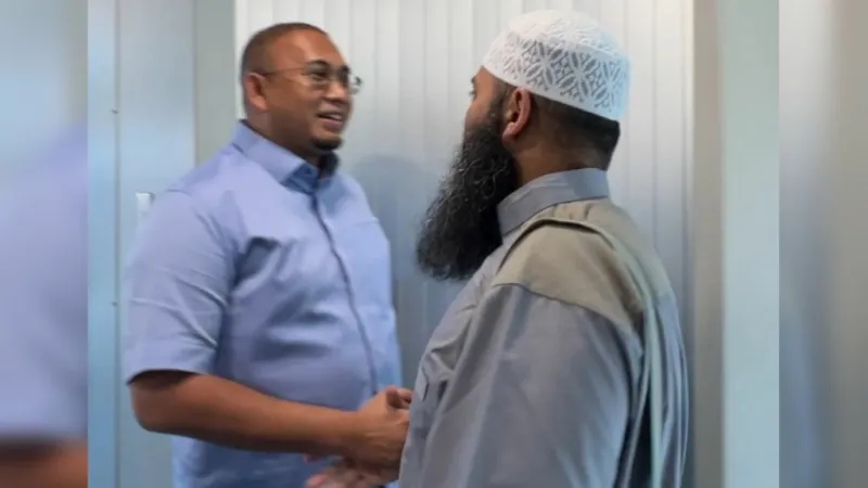Andre Rosiade Dampingi Ustaz Syafiq Basalamah Selama 4 Hari Tabligh Akbar di Sumbar