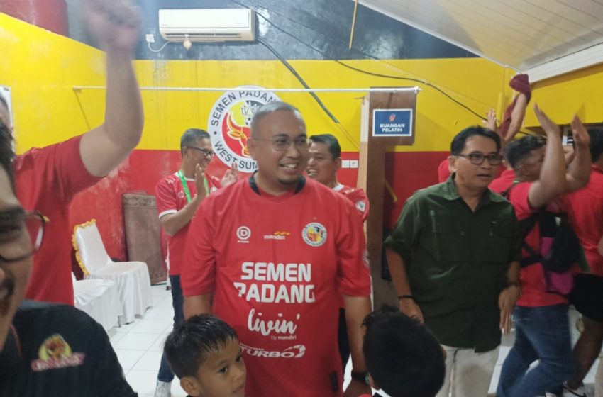 Dimotori Andre Rosiade, Pemain Semen Padang Diguyur Bonus Rp.315 Juta