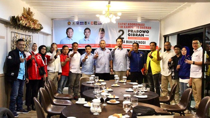 Andre Rosiade Minta Semua Parpol Pendukung 02 di Bukittinggi Perbanyak Atribut
