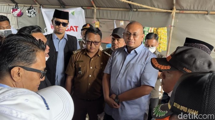 Kunjungi Posko Erupsi Marapi, Andre Rosiade Diminta Perjuangkan Jalur Evakuasi