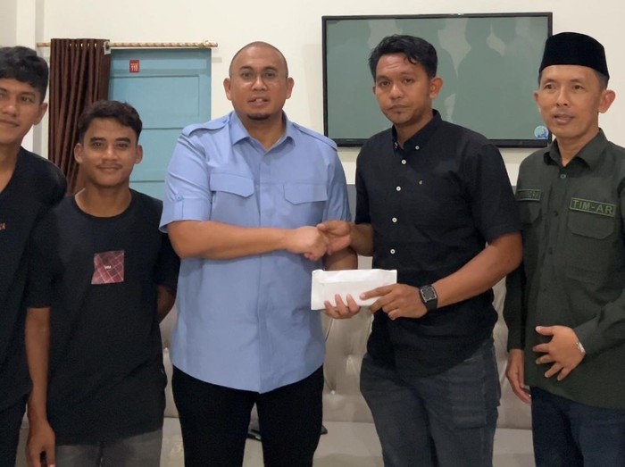 Andre Rosiade Bantu Klub Sepakbola PS Dharmasraya Rp 20 Juta