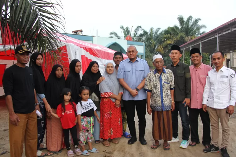 Andre Rosiade Bantu Korban Banjir di Dharmasraya Rp25 Juta