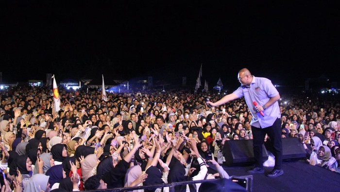 Momen Seru Andre Rosiade Vidcall Arhan-Zize di Hadapan Gen Z Sumbar
