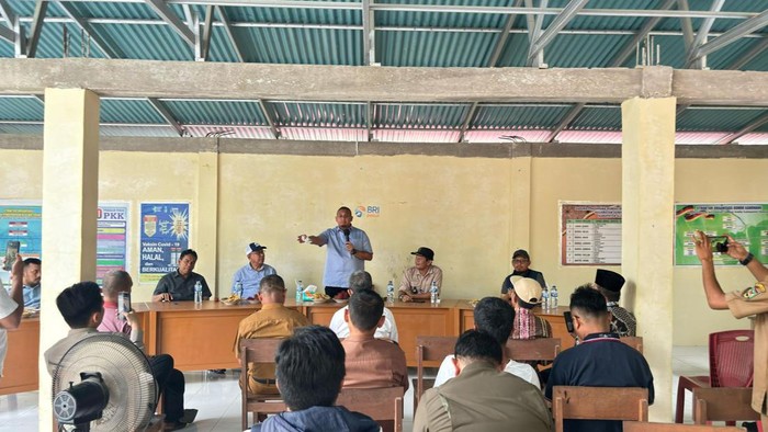 Andre Rosiade Datangi Sisawah untuk Pasang Baterai BTS Baru, Minta Dijaga