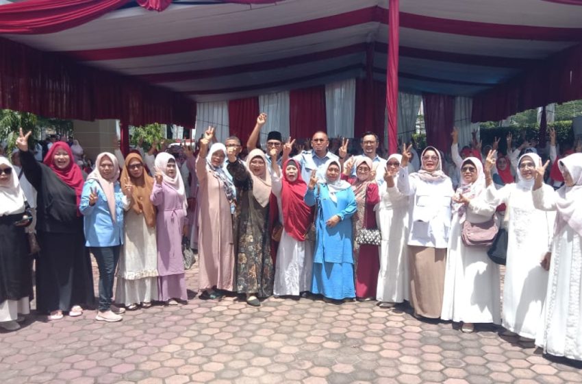 Ratusan Emak-emak Deklarasi Dukungan, Andre Rosiade: Insya Allah Prabowo-Gibran Menang 1 Putaran