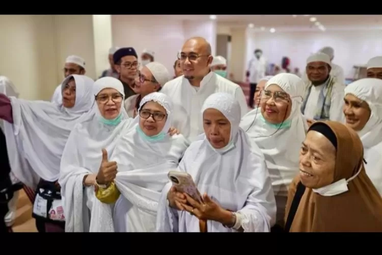 Andre Rosiade Berbagi 400 Paket Makanan untuk Jamaah Haji asal Sumbar jelang Armuzna