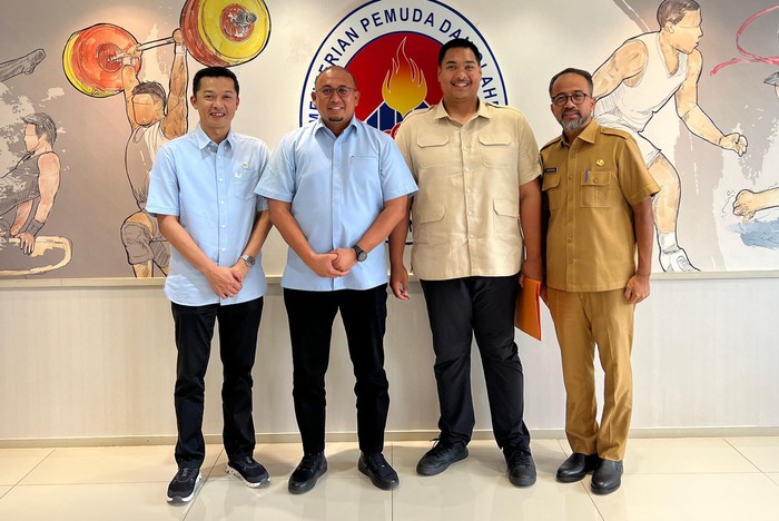 Andre Rosiade Sampaikan Surat Mahyeldi ke Menpora soal Renovasi Stadion GHAS
