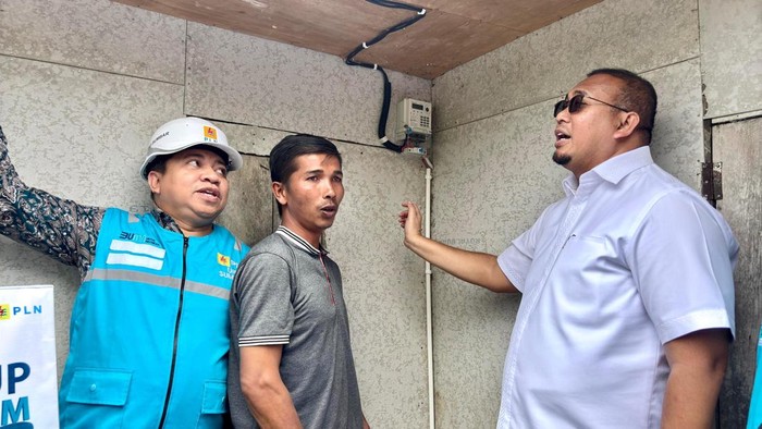 Andre Rosiade Resmikan Penyalaan Listrik di Jorong Aia Abu Solok