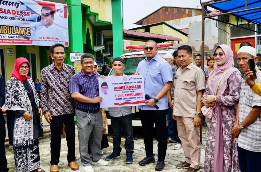 Yayasan Sumbar Rakyat Madani di Padang Terima Bantuan Ambulans dari Andre Rosiade