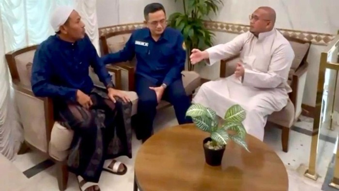 Andre Rosiade-KJRI Jeddah Kunjungi Jemaah Umrah Korban Kecelakaan Bus di Saudi