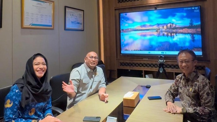 Andre Rosiade dan Bupati Dharmasraya Temui PLN Minta Desa Jao Dialiri Listrik