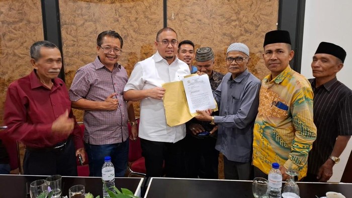 Ninik Mamak di Pessel Ngadu ke Andre Rosiade soal Tanah Ulayat Jadi Hutan Lindung
