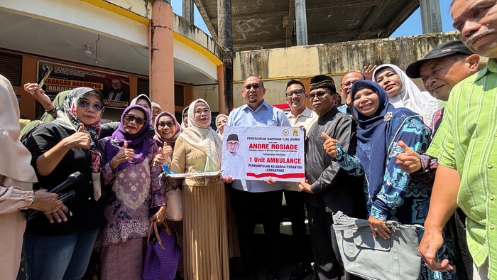 Andre Rosiade Bantu Ambulans-Bagi Sembako buat Perantau Lengayang di Padang