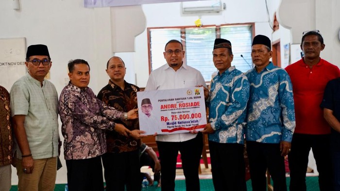 Masjid di Pagang Dalam Padang Terima Bantuan Rp 75 Juta dari Andre Rosiade
