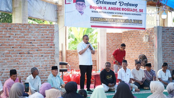 Andre Rosiade Beri Bantuan Rp 50 Juta-Sembako di Kampung Jua Padang
