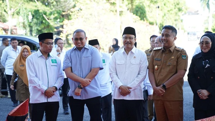 Dampingi Mensos, Andre Rosiade Minta Kepala Daerah Dukung Program Kemensos di Sumbar