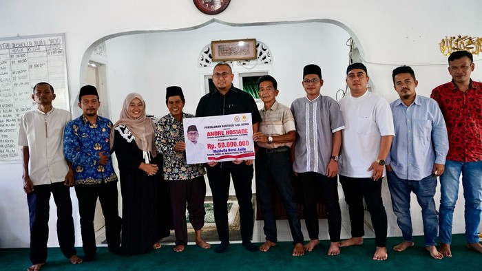 Andre Rosiade Bantu Mushalla Nurul Jadid Koto Tangah, Sebut Presiden Prabowo Komit Bangun Sumbar