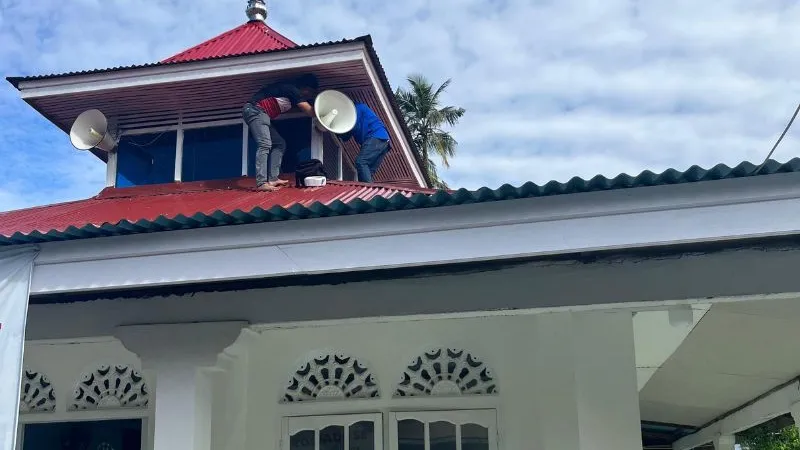 Andre Rosiade Tunaikan Janji Bantu Pengeras Suara dan AC di Musala Nurul Jadid Koto Tangah