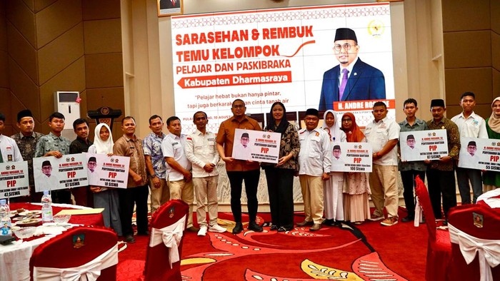 Andre Rosiade Salurkan PIP untuk 504 Siswa SMA/SMK di Dharmasraya