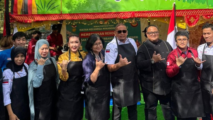 Dipimpin Andre Rosiade, IKM Masak Rendang 200 Kg di Tokyo