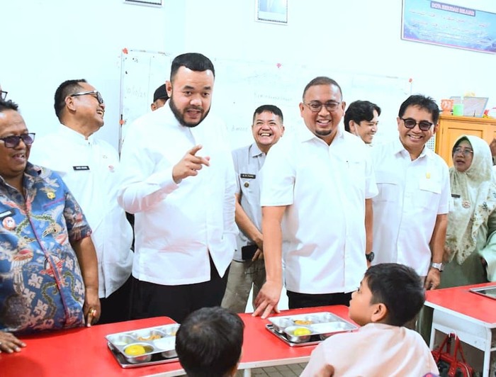 Wali Kota Padang dan Andre Rosiade Cek Dapur MBG di Nanggalo