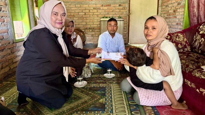 Andre Rosiade Beri Bantuan ke Anak Cacingan Parah di Padang Panjang