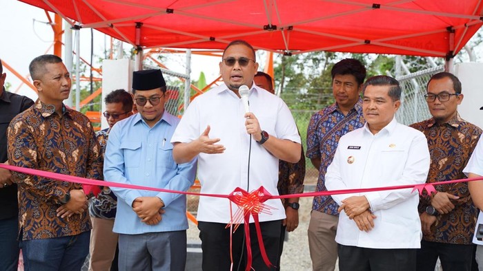 Andre Rosiade Resmikan BTS Telkomsel di Pintu Angin Agam