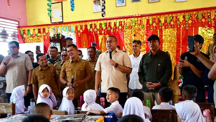 Andre Rosiade Tinjau MBG di Solok, Warga Harap Program Dilanjutkan