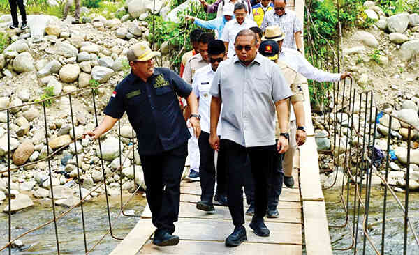Andre Rosiade Beberkan Progres Pembangunan Jembatan Gantung di Pessel dan Pasaman