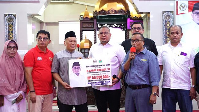 Andre Rosiade Salurkan Bantuan Rp 50 Juta untuk Masjid Nahdatul Islam