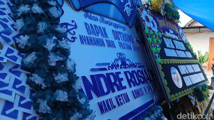 Karangan Bunga Dukacita untuk Ayah Arhan, Ada dari Andre Rosiade