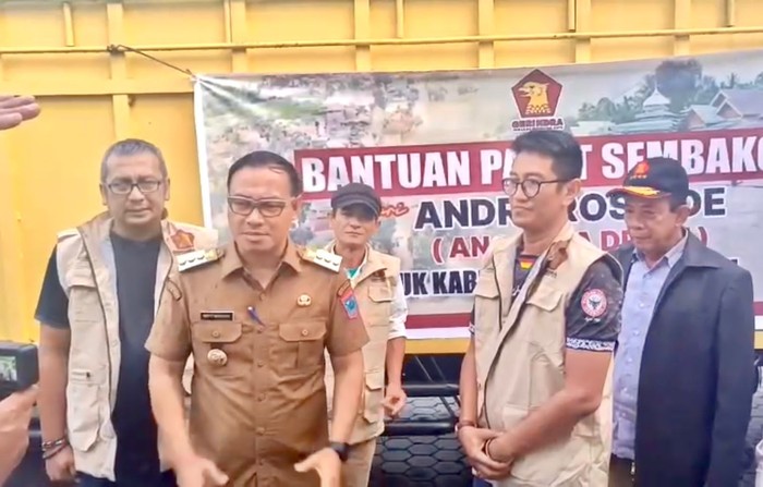 Andre Rosiade Kirim 1.000 Paket Sembako untuk Korban Banjir Mentawai