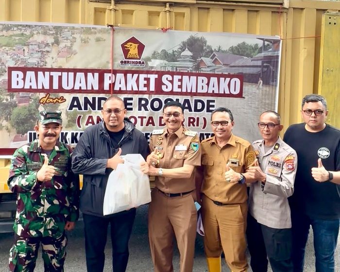 Andre Rosiade Salurkan 5.000 Paket Sembako ke Korban Bencana di Pessel