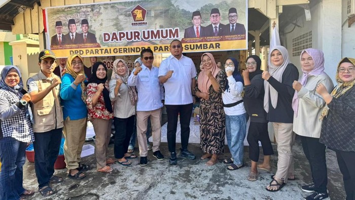 Andre Rosiade Tinjau Dapur Gerindra Sumbar yang Sediakan Ribuan Nasi Bungkus